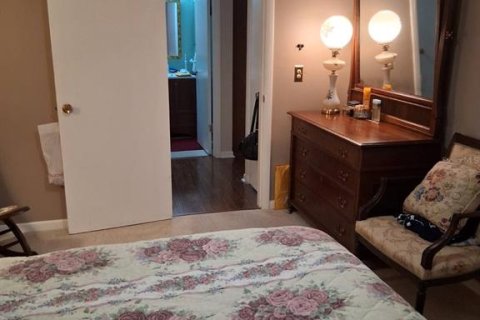 Condo in Pinellas Park, Florida, 1 bedroom № 2122896 - photo 12