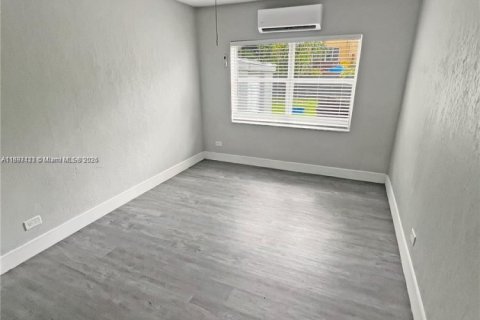 Immobilier commercial à vendre à Miami, Floride: 118.91 m2 № 2014487 - photo 12