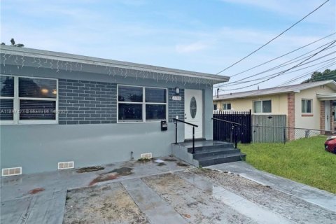 Immobilier commercial à Miami, Floride 118.91 m2 № 2014487
