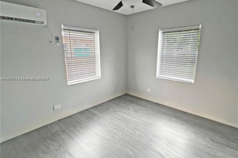 Immobilier commercial à vendre à Miami, Floride: 118.91 m2 № 2014487 - photo 11