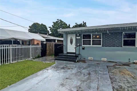 Immobilier commercial à vendre à Miami, Floride: 118.91 m2 № 2014487 - photo 2