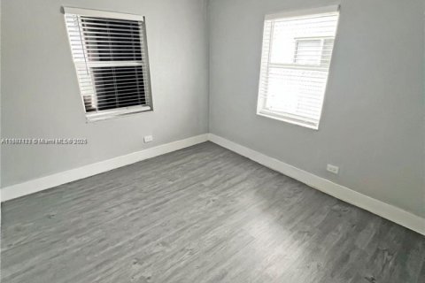 Immobilier commercial à vendre à Miami, Floride: 118.91 m2 № 2014487 - photo 13