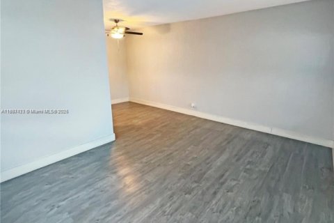 Immobilier commercial à vendre à Miami, Floride: 118.91 m2 № 2014487 - photo 6