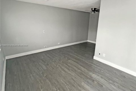Immobilier commercial à vendre à Miami, Floride: 118.91 m2 № 2014487 - photo 5