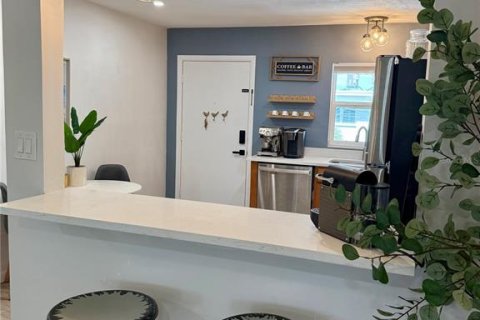 Condominio en alquiler en Saint Pete Beach, Florida, 1 dormitorio, 72 m2 № 1906735 - foto 12