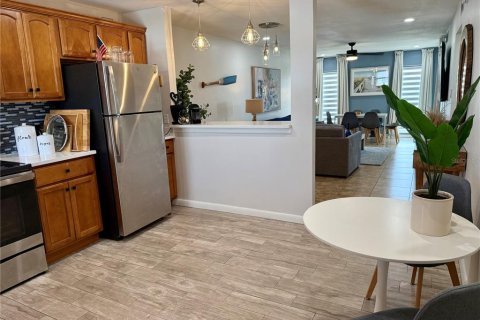 Condominio en alquiler en Saint Pete Beach, Florida, 1 dormitorio, 72 m2 № 1906735 - foto 10