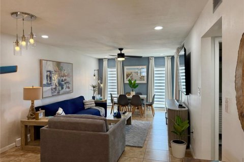 Condominio en alquiler en Saint Pete Beach, Florida, 1 dormitorio, 72 m2 № 1906735 - foto 4