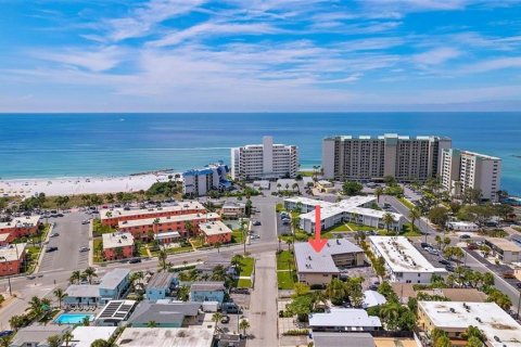Condominio en alquiler en Saint Pete Beach, Florida, 1 dormitorio, 72 m2 № 1906735 - foto 2