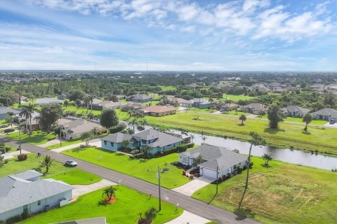 House in Rotonda, Florida 3 bedrooms, 195.47 sq.m. № 1914316 - photo 6