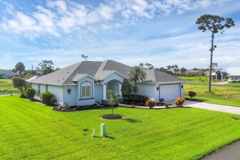 House in Rotonda, Florida 3 bedrooms, 195.47 sq.m. № 1914316 - photo 2