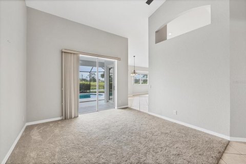 House in Rotonda, Florida 3 bedrooms, 195.47 sq.m. № 1914316 - photo 12