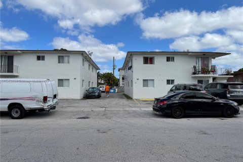 Propiedad comercial en Hialeah, Florida № 1978343