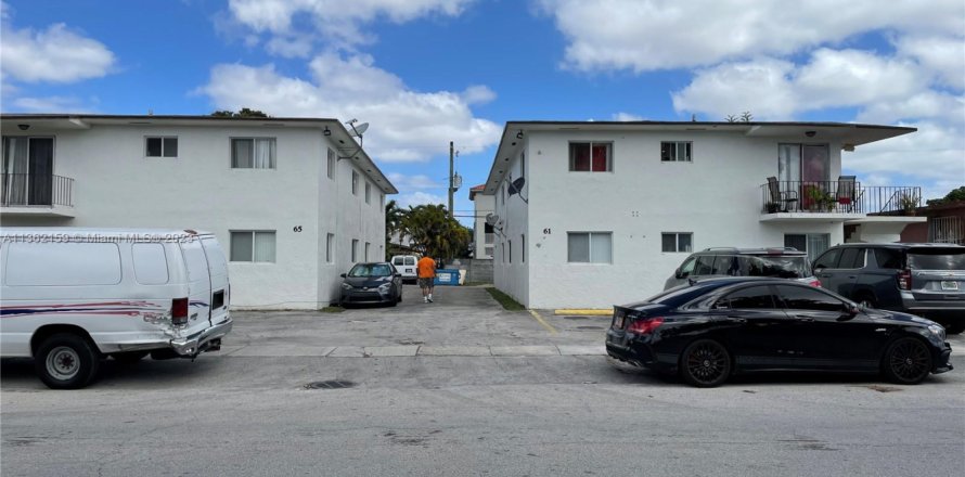 Propiedad comercial en Hialeah, Florida № 1978343