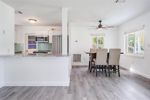 Villa ou maison à louer à Largo, Floride: 2 chambres, 92.53 m2 № 2425748 - photo 14
