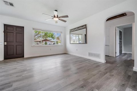 Villa ou maison à louer à Largo, Floride: 2 chambres, 92.53 m2 № 2425748 - photo 3