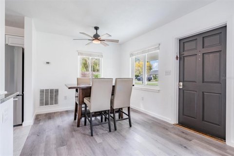 Villa ou maison à louer à Largo, Floride: 2 chambres, 92.53 m2 № 2425748 - photo 12