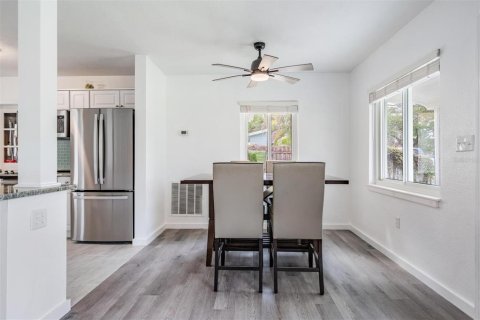 Villa ou maison à louer à Largo, Floride: 2 chambres, 92.53 m2 № 2425748 - photo 13