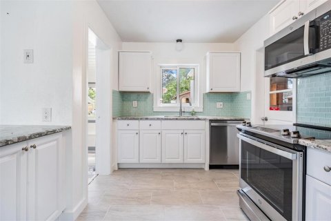 Villa ou maison à louer à Largo, Floride: 2 chambres, 92.53 m2 № 2425748 - photo 4