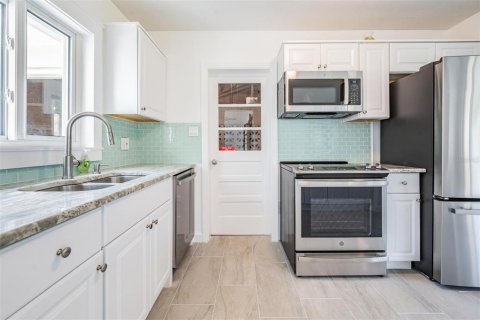Villa ou maison à louer à Largo, Floride: 2 chambres, 92.53 m2 № 2425748 - photo 9