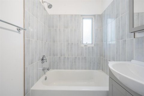 Villa ou maison à louer à Largo, Floride: 2 chambres, 92.53 m2 № 2425748 - photo 24