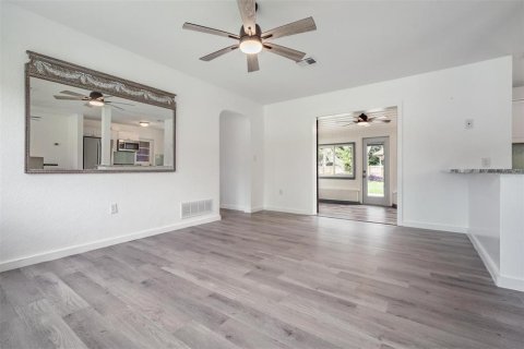 Villa ou maison à louer à Largo, Floride: 2 chambres, 92.53 m2 № 2425748 - photo 16