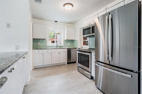 Villa ou maison à louer à Largo, Floride: 2 chambres, 92.53 m2 № 2425748 - photo 6