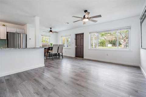 Villa ou maison à louer à Largo, Floride: 2 chambres, 92.53 m2 № 2425748 - photo 10