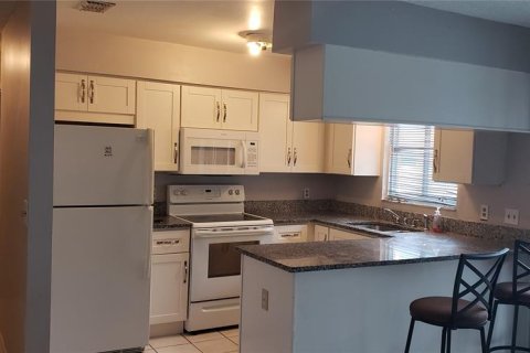 House in Orlando, Florida 2 bedrooms, 90.95 sq.m. № 1442812 - photo 5