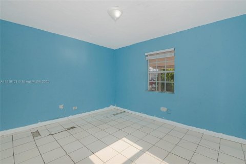 Casa en venta en Hialeah, Florida, 3 dormitorios, 117.06 m2 № 2061521 - foto 11