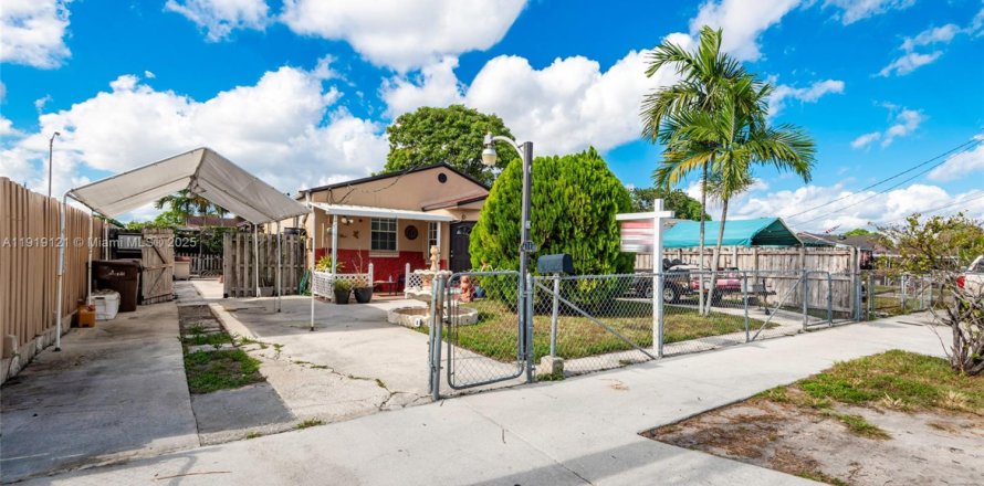 Casa en Hialeah, Florida 3 dormitorios, 117.06 m2 № 2061521