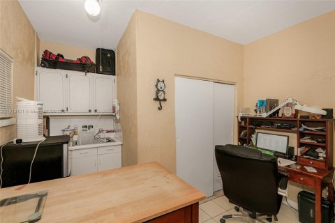 Casa en venta en Hialeah, Florida, 3 dormitorios, 117.06 m2 № 2061521 - foto 23