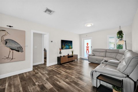 Купить виллу или дом в Майами, Флорида 6 комнат, 128.86м2, № 1954329 - фото 9