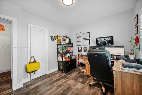 Купить виллу или дом в Майами, Флорида 6 комнат, 128.86м2, № 1954329 - фото 22