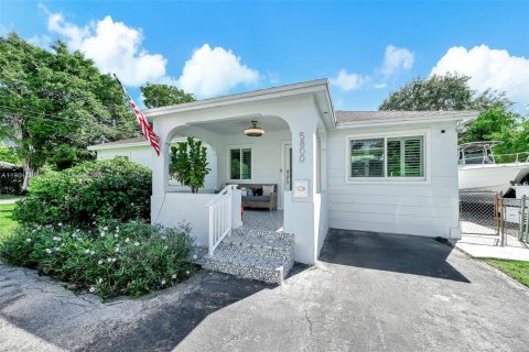 Купить виллу или дом в Майами, Флорида 6 комнат, 128.86м2, № 1954329 - фото 5