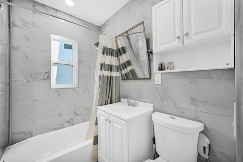 Купить виллу или дом в Майами, Флорида 6 комнат, 128.86м2, № 1954329 - фото 25