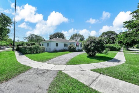 Купить виллу или дом в Майами, Флорида 6 комнат, 128.86м2, № 1954329 - фото 3