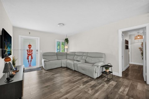 Купить виллу или дом в Майами, Флорида 6 комнат, 128.86м2, № 1954329 - фото 8