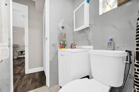 Купить виллу или дом в Майами, Флорида 6 комнат, 128.86м2, № 1954329 - фото 14