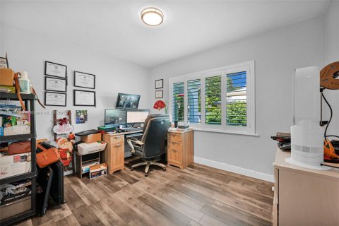 House in Miami, Florida 3 bedrooms, 128.86 sq.m. № 1954329 - photo 23