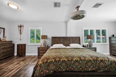 House in Miami, Florida 3 bedrooms, 128.86 sq.m. № 1954329 - photo 13