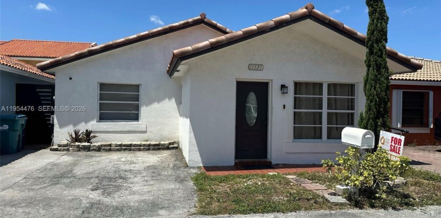 House in Sweetwater, Florida 3 bedrooms, 108.97 sq.m. № 2027385