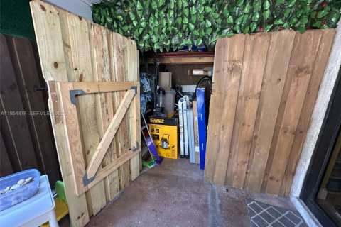 House in Sweetwater, Florida 3 bedrooms, 108.97 sq.m. № 2027385 - photo 5