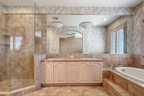 House in Bonita Springs, Florida 4 bedrooms, 728.17 sq.m. № 1814868 - photo 25