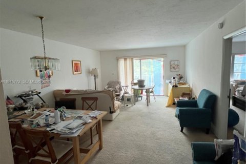 Condo in North Miami, Florida, 1 bedroom  № 2003593 - photo 3
