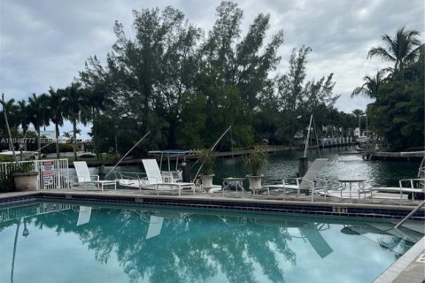 Condo in North Miami, Florida, 1 bedroom  № 2003593 - photo 2