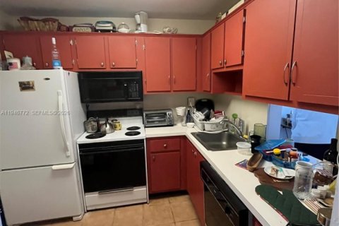 Condo in North Miami, Florida, 1 bedroom  № 2003593 - photo 4