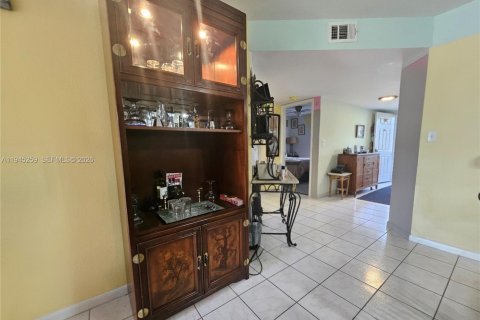 Copropriété à louer à Naples, Floride: 2 chambres, 111.48 m2 № 2152856 - photo 7