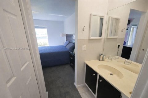 Copropriété à louer à Naples, Floride: 2 chambres, 111.48 m2 № 2152856 - photo 13