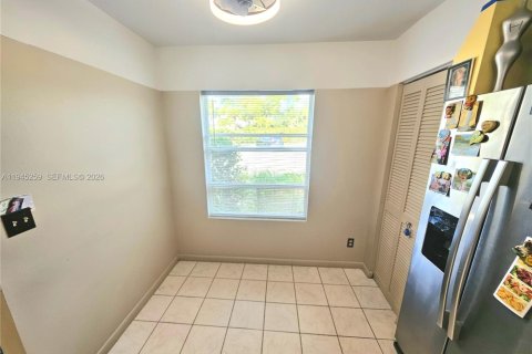 Copropriété à louer à Naples, Floride: 2 chambres, 111.48 m2 № 2152856 - photo 6