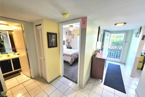 Copropriété à louer à Naples, Floride: 2 chambres, 111.48 m2 № 2152856 - photo 3